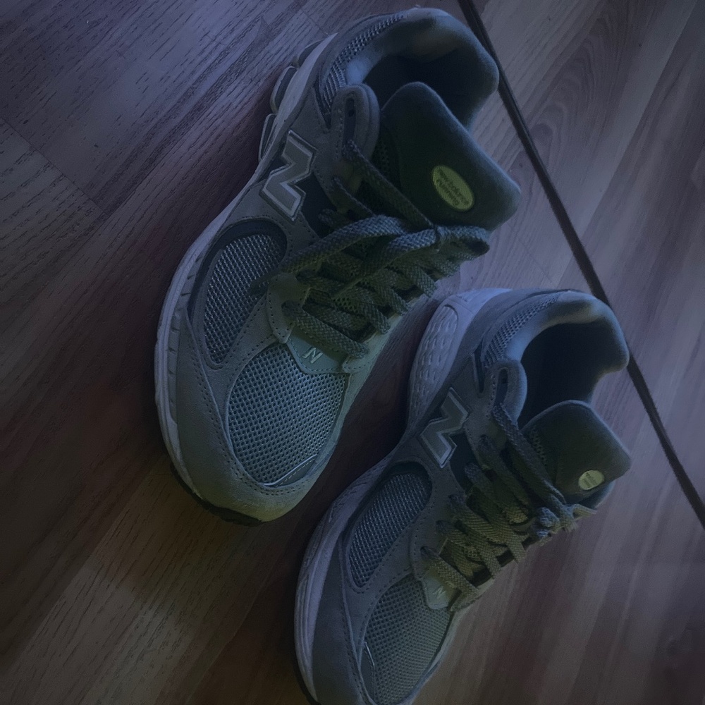 Grey new balance 2002r